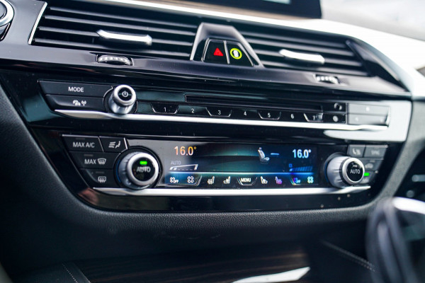 BMW 5 Serie 530e iPerformance High Executive | Stoelverkoeling | Head Up Display | Memory | Achterbank Verwarmd