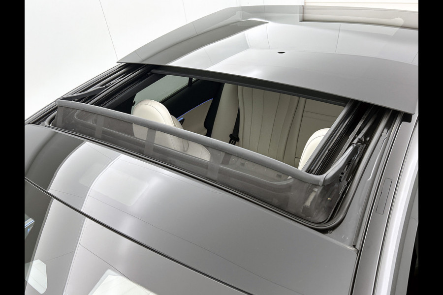 Mercedes-Benz E-Klasse 300 e AMG Plug-In Hybride AMG Line | Night Pakket | Panorama Schuif-Kanteldak | MBUX Superscreen | Burmester®  | 20 Inch AMG Velgen. Inclusief 24 maanden MB Certified garantie voor Europa.