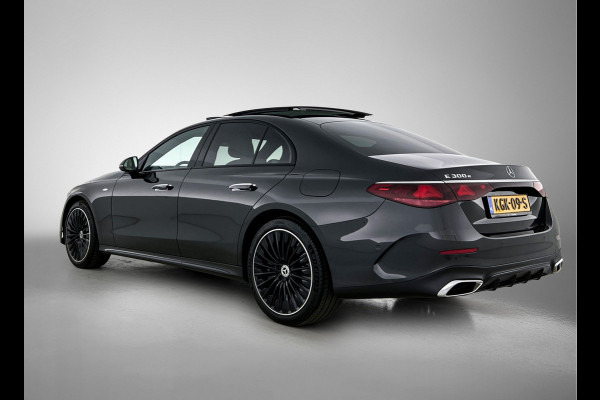 Mercedes-Benz E-Klasse 300 e AMG Plug-In Hybride AMG Line | Night Pakket | Panorama Schuif-Kanteldak | MBUX Superscreen | Burmester®  | 20 Inch AMG Velgen. Inclusief 24 maanden MB Certified garantie voor Europa.