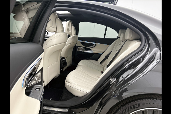 Mercedes-Benz E-Klasse 300 e AMG Plug-In Hybride AMG Line | Night Pakket | Panorama Schuif-Kanteldak | MBUX Superscreen | Burmester®  | 20 Inch AMG Velgen. Inclusief 24 maanden MB Certified garantie voor Europa.