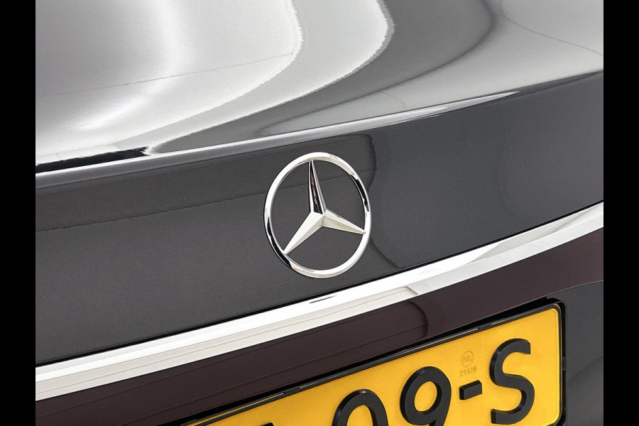 Mercedes-Benz E-Klasse 300 e AMG Plug-In Hybride AMG Line | Night Pakket | Panorama Schuif-Kanteldak | MBUX Superscreen | Burmester®  | 20 Inch AMG Velgen. Inclusief 24 maanden MB Certified garantie voor Europa.