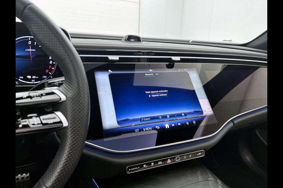 Mercedes-Benz E-Klasse 300 e AMG Plug-In Hybride AMG Line | Night Pakket | Panorama Schuif-Kanteldak | MBUX Superscreen | Burmester®  | 20 Inch AMG Velgen. Inclusief 24 maanden MB Certified garantie voor Europa.