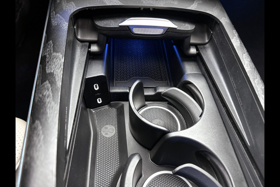 Mercedes-Benz E-Klasse 300 e AMG Plug-In Hybride AMG Line | Night Pakket | Panorama Schuif-Kanteldak | MBUX Superscreen | Burmester®  | 20 Inch AMG Velgen. Inclusief 24 maanden MB Certified garantie voor Europa.