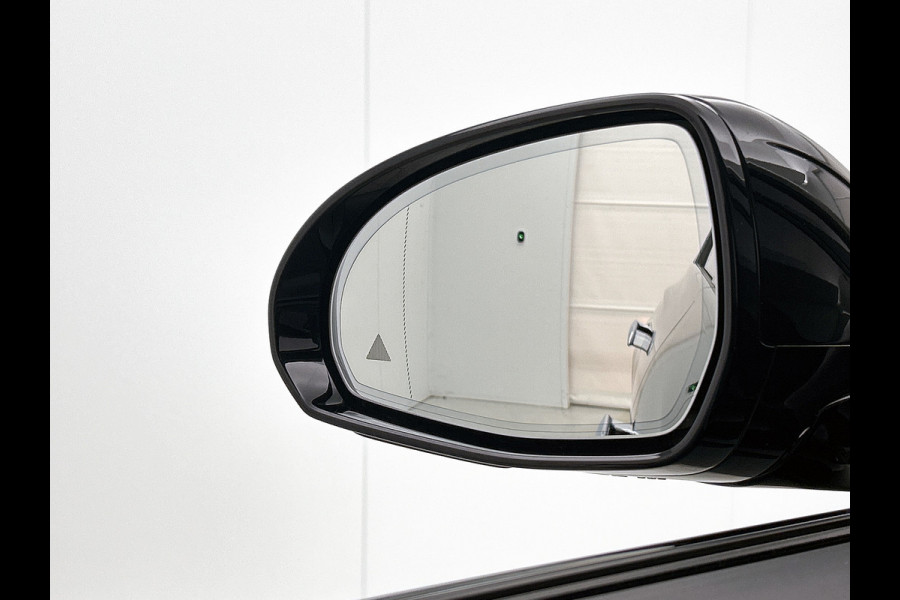 Mercedes-Benz E-Klasse 300 e AMG Plug-In Hybride AMG Line | Night Pakket | Panorama Schuif-Kanteldak | MBUX Superscreen | Burmester®  | 20 Inch AMG Velgen. Inclusief 24 maanden MB Certified garantie voor Europa.