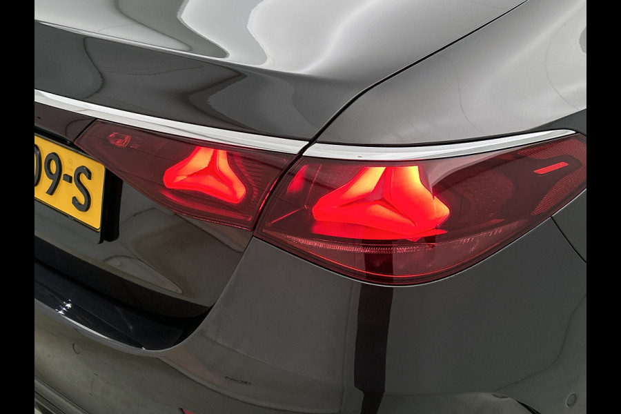 Mercedes-Benz E-Klasse 300 e AMG Plug-In Hybride AMG Line | Night Pakket | Panorama Schuif-Kanteldak | MBUX Superscreen | Burmester®  | 20 Inch AMG Velgen. Inclusief 24 maanden MB Certified garantie voor Europa.