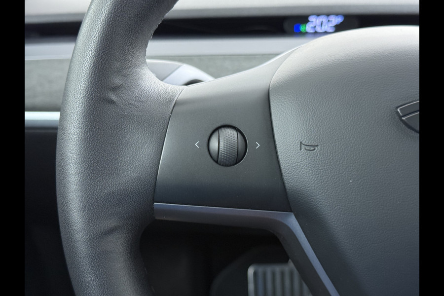 Tesla Model 3 RWD LFP-Accu SR plus Soh 91% 325PK Lmv 18" AutoPilot FSD Leder Panoramadak Adaptive-Cruise Camera's Elektr.-Stuur+Stoelen+Spiege Navi LED Comfortstoelen ACC DAB Voorverwarmen interieur via App Keyless One-Pedal-Drive Origineel Nederlandse auto tot 11kw laden thuis!