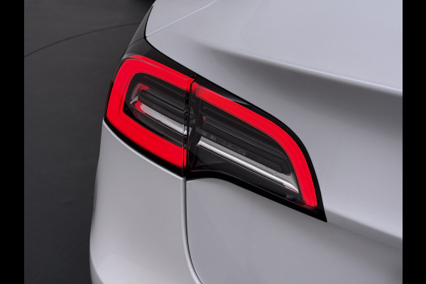 Tesla Model 3 RWD LFP-Accu SR plus Soh 91% 325PK Lmv 18" AutoPilot FSD Leder Panoramadak Adaptive-Cruise Camera's Elektr.-Stuur+Stoelen+Spiege Navi LED Comfortstoelen ACC DAB Voorverwarmen interieur via App Keyless One-Pedal-Drive Origineel Nederlandse auto tot 11kw laden thuis!