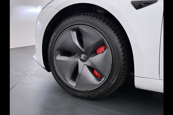 Tesla Model 3 RWD LFP-Accu SR plus Soh 91% 325PK Lmv 18" AutoPilot FSD Leder Panoramadak Adaptive-Cruise Camera's Elektr.-Stuur+Stoelen+Spiege Navi LED Comfortstoelen ACC DAB Voorverwarmen interieur via App Keyless One-Pedal-Drive Origineel Nederlandse auto tot 11kw laden thuis!