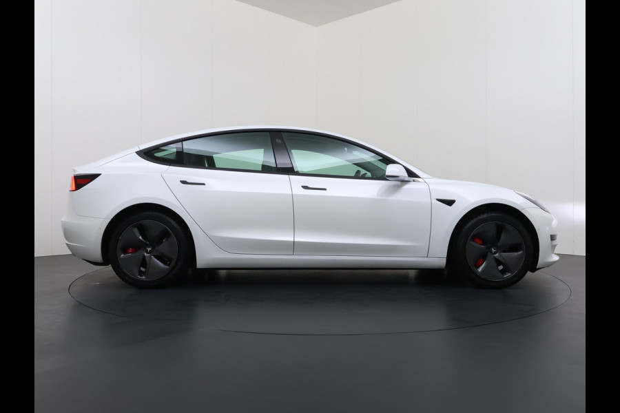 Tesla Model 3 RWD LFP-Accu SR plus Soh 91% 325PK Lmv 18" AutoPilot FSD Leder Panoramadak Adaptive-Cruise Camera's Elektr.-Stuur+Stoelen+Spiege Navi LED Comfortstoelen ACC DAB Voorverwarmen interieur via App Keyless One-Pedal-Drive Origineel Nederlandse auto tot 11kw laden thuis!