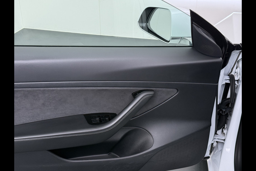 Tesla Model 3 RWD LFP-Accu SR plus Soh 91% 325PK Lmv 18" AutoPilot FSD Leder Panoramadak Adaptive-Cruise Camera's Elektr.-Stuur+Stoelen+Spiege Navi LED Comfortstoelen ACC DAB Voorverwarmen interieur via App Keyless One-Pedal-Drive Origineel Nederlandse auto tot 11kw laden thuis!