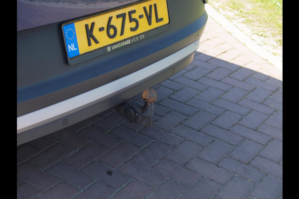 Volkswagen ID.4 First 77 kWh | Camera | Trekhaak | Sfeerverlichting | Apple Carplay | Cruise Control |