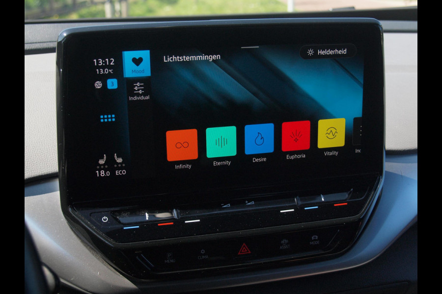 Volkswagen ID.4 First 77 kWh | Camera | Trekhaak | Sfeerverlichting | Apple Carplay | Cruise Control |