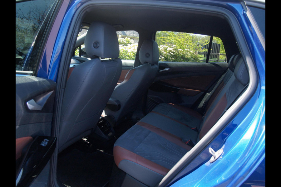 Volkswagen ID.4 First 77 kWh | Camera | Trekhaak | Sfeerverlichting | Apple Carplay | Cruise Control |