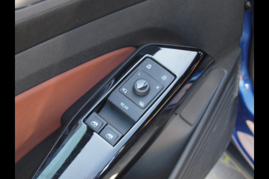 Volkswagen ID.4 First 77 kWh | Camera | Trekhaak | Sfeerverlichting | Apple Carplay | Cruise Control |