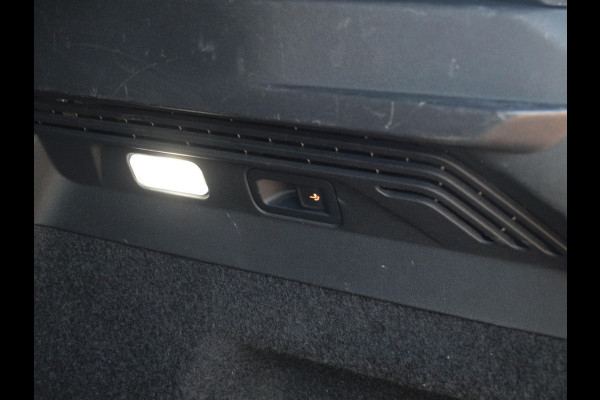 Volkswagen ID.4 First 77 kWh | Camera | Trekhaak | Sfeerverlichting | Apple Carplay | Cruise Control |