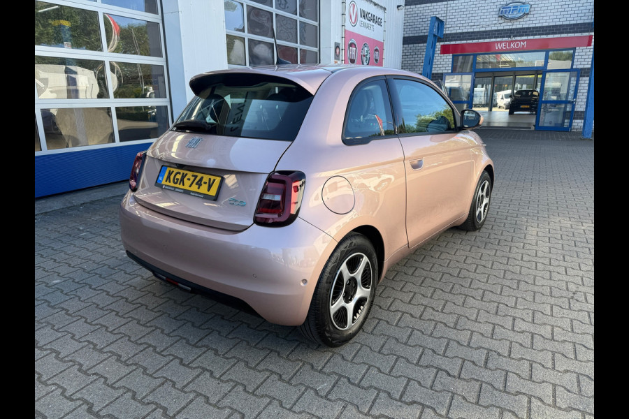 Fiat 500 Passion 42 kWh |Carplay | Camera | Parkeersensoren | BTW