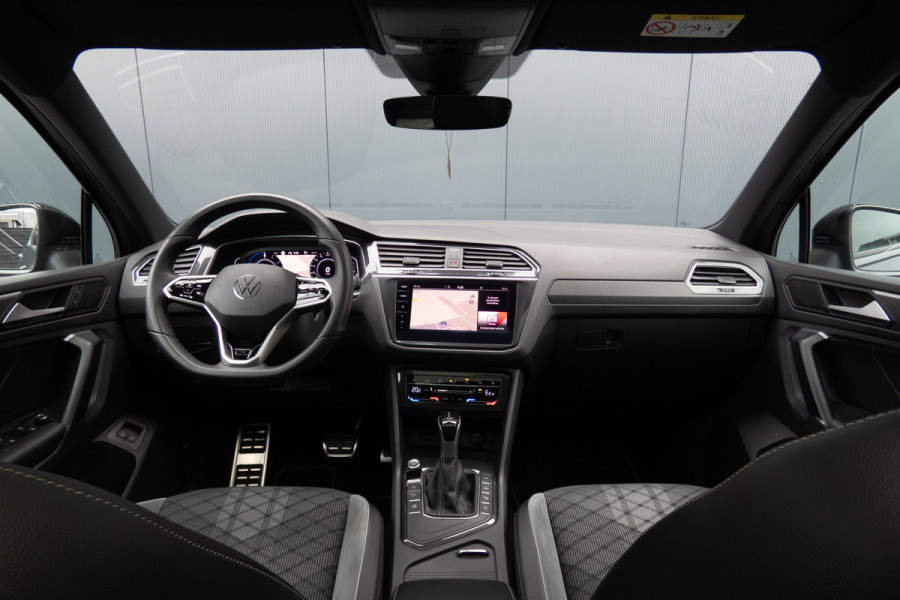 Volkswagen Tiguan 1.4 TSI eHybrid R-Line Business+ | PANORAMADAK | TREKHAAK | STOELVERWARMING | CAMERA