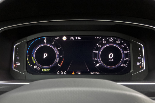 Volkswagen Tiguan 1.4 TSI eHybrid R-Line Business+ | PANORAMADAK | TREKHAAK | STOELVERWARMING | CAMERA