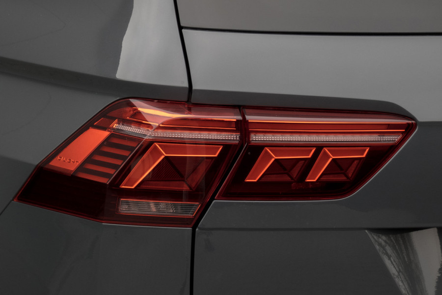 Volkswagen Tiguan 1.4 TSI eHybrid R-Line Business+ | PANORAMADAK | TREKHAAK | STOELVERWARMING | CAMERA