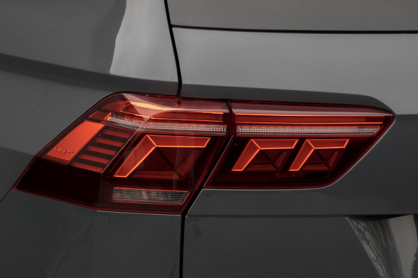 Volkswagen Tiguan 1.4 TSI eHybrid R-Line Business+ | PANORAMADAK | TREKHAAK | STOELVERWARMING | CAMERA