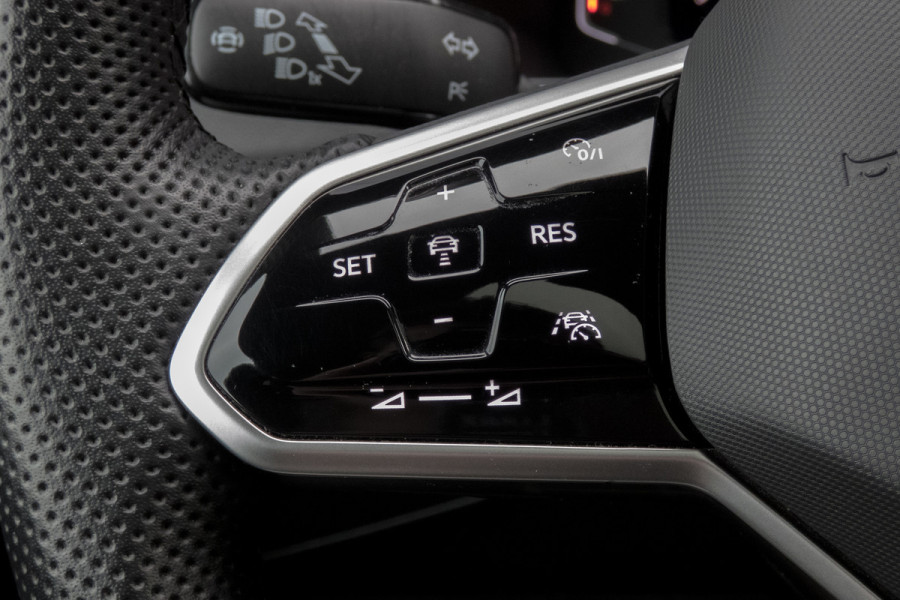 Volkswagen Tiguan 1.4 TSI eHybrid R-Line Business+ | PANORAMADAK | TREKHAAK | STOELVERWARMING | CAMERA