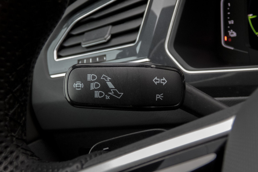 Volkswagen Tiguan 1.4 TSI eHybrid R-Line Business+ | PANORAMADAK | TREKHAAK | STOELVERWARMING | CAMERA