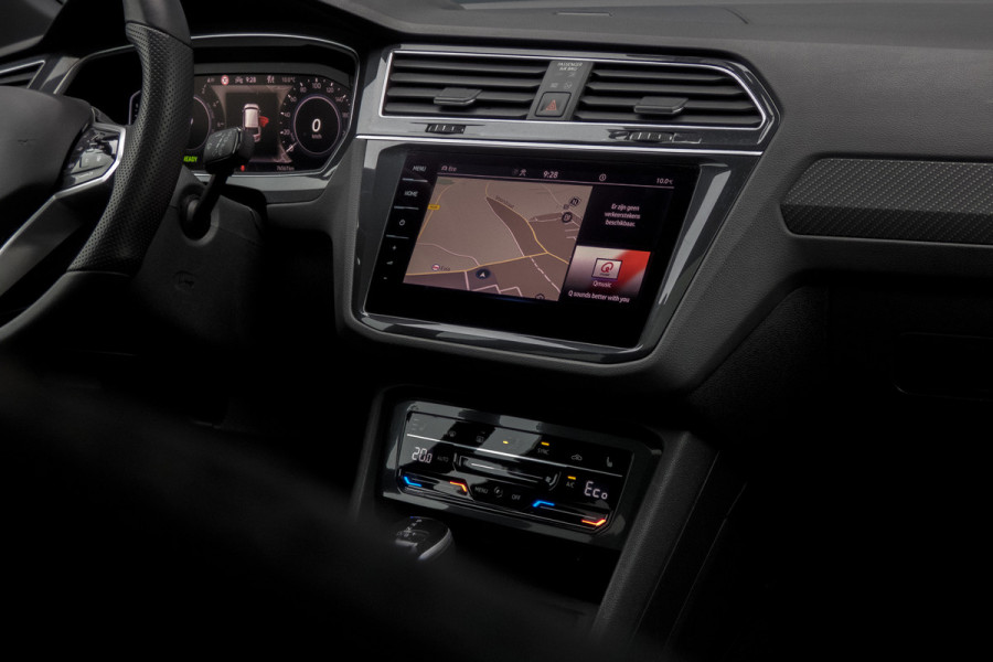 Volkswagen Tiguan 1.4 TSI eHybrid R-Line Business+ | PANORAMADAK | TREKHAAK | STOELVERWARMING | CAMERA
