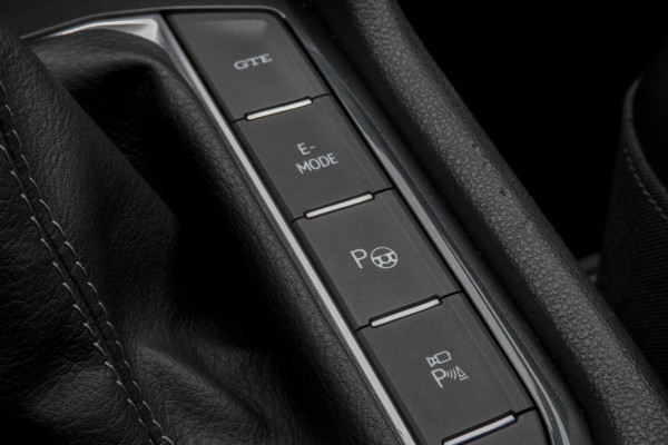 Volkswagen Tiguan 1.4 TSI eHybrid R-Line Business+ | PANORAMADAK | TREKHAAK | STOELVERWARMING | CAMERA