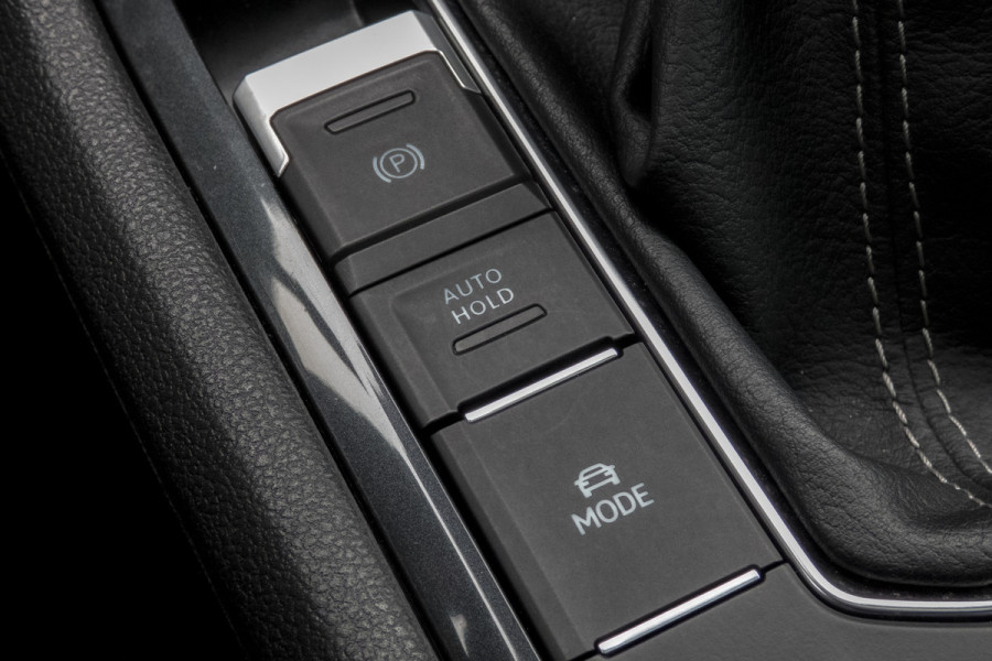 Volkswagen Tiguan 1.4 TSI eHybrid R-Line Business+ | PANORAMADAK | TREKHAAK | STOELVERWARMING | CAMERA
