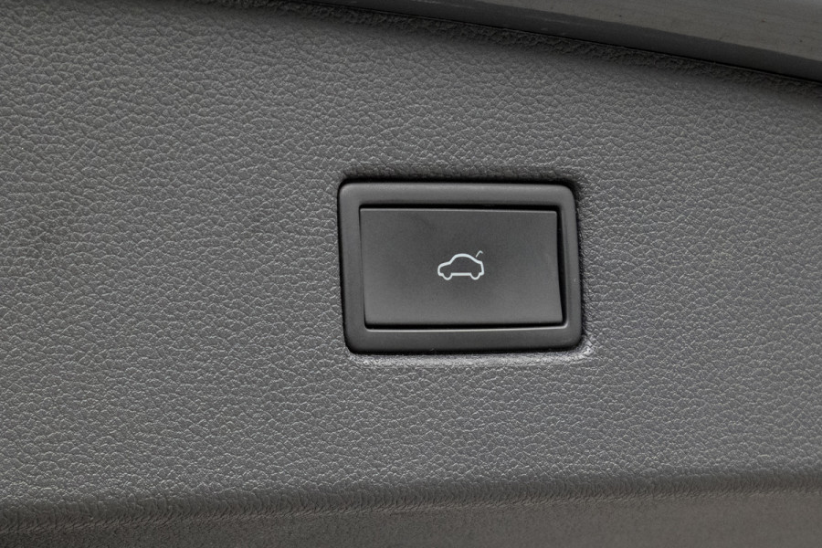 Volkswagen Tiguan 1.4 TSI eHybrid R-Line Business+ | PANORAMADAK | TREKHAAK | STOELVERWARMING | CAMERA