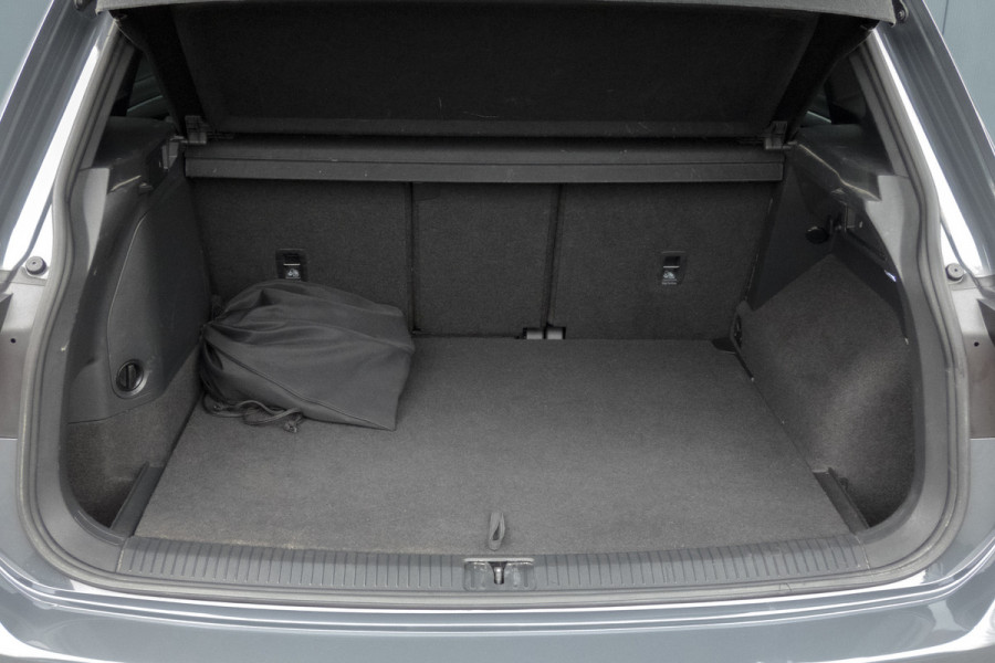 Volkswagen Tiguan 1.4 TSI eHybrid R-Line Business+ | PANORAMADAK | TREKHAAK | STOELVERWARMING | CAMERA