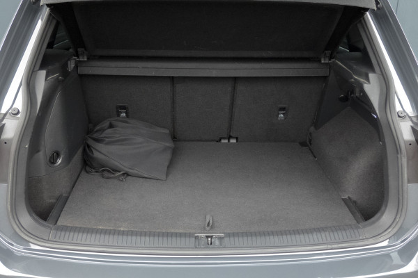 Volkswagen Tiguan 1.4 TSI eHybrid R-Line Business+ | PANORAMADAK | TREKHAAK | STOELVERWARMING | CAMERA