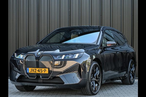 BMW iX xDrive45 101 kWh | NL-auto | Comfort access | Soft close | Iconic glow | Adaptive led | Sky lounge | Driving assistant prof. | Dab+ | Harman/kardon |