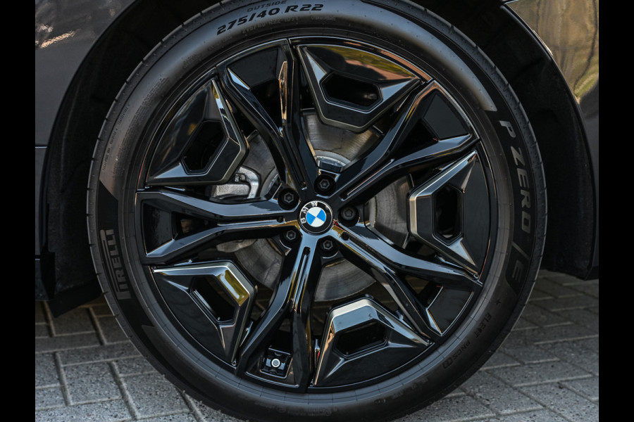 BMW iX xDrive45 101 kWh | NL-auto | Comfort access | Soft close | Iconic glow | Adaptive led | Sky lounge | Driving assistant prof. | Dab+ | Harman/kardon |