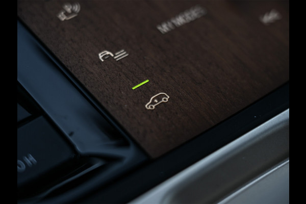 BMW iX xDrive45 101 kWh | NL-auto | Comfort access | Soft close | Iconic glow | Adaptive led | Sky lounge | Driving assistant prof. | Dab+ | Harman/kardon |