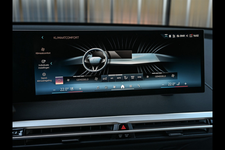 BMW iX xDrive45 101 kWh | NL-auto | Comfort access | Soft close | Iconic glow | Adaptive led | Sky lounge | Driving assistant prof. | Dab+ | Harman/kardon |