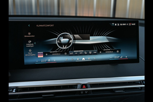 BMW iX xDrive45 101 kWh | NL-auto | Comfort access | Soft close | Iconic glow | Adaptive led | Sky lounge | Driving assistant prof. | Dab+ | Harman/kardon |
