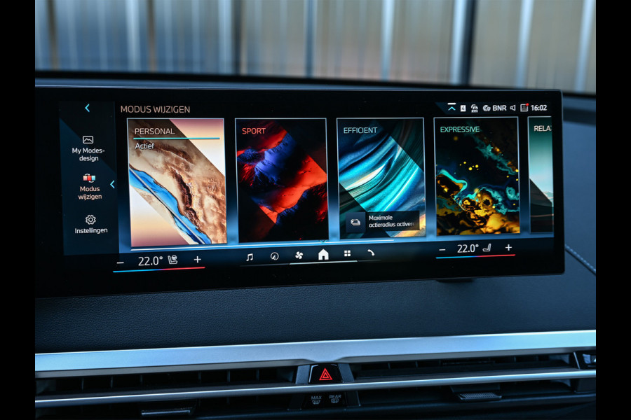 BMW iX xDrive45 101 kWh | NL-auto | Comfort access | Soft close | Iconic glow | Adaptive led | Sky lounge | Driving assistant prof. | Dab+ | Harman/kardon |