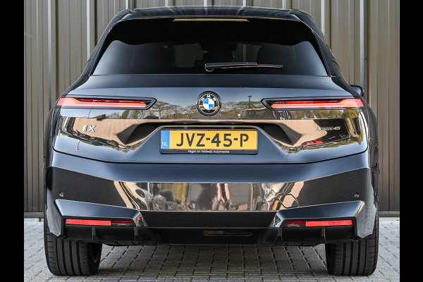 BMW iX xDrive45 101 kWh | NL-auto | Comfort access | Soft close | Iconic glow | Adaptive led | Sky lounge | Driving assistant prof. | Dab+ | Harman/kardon |