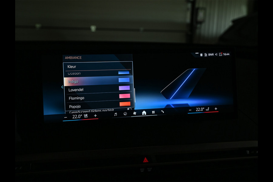 BMW iX xDrive45 101 kWh | NL-auto | Comfort access | Soft close | Iconic glow | Adaptive led | Sky lounge | Driving assistant prof. | Dab+ | Harman/kardon |