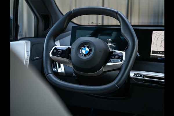 BMW iX xDrive45 101 kWh | NL-auto | Comfort access | Soft close | Iconic glow | Adaptive led | Sky lounge | Driving assistant prof. | Dab+ | Harman/kardon |