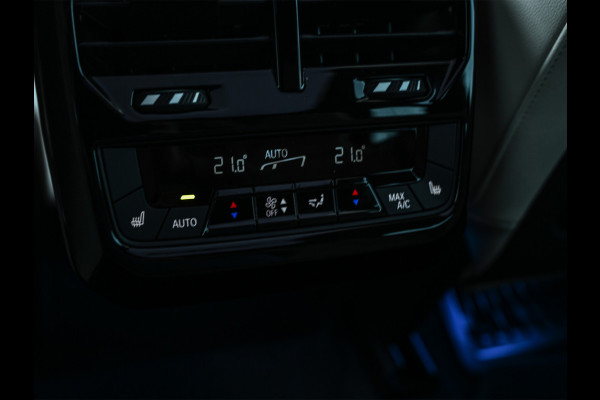 BMW iX xDrive45 101 kWh | NL-auto | Comfort access | Soft close | Iconic glow | Adaptive led | Sky lounge | Driving assistant prof. | Dab+ | Harman/kardon |