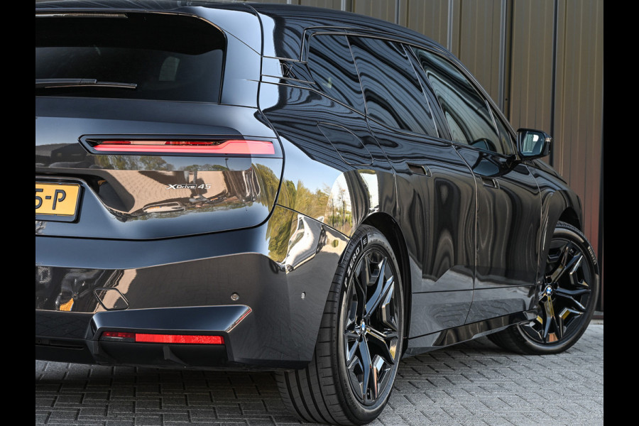BMW iX xDrive45 101 kWh | NL-auto | Comfort access | Soft close | Iconic glow | Adaptive led | Sky lounge | Driving assistant prof. | Dab+ | Harman/kardon |