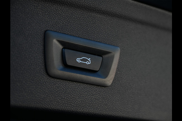 BMW iX xDrive45 101 kWh | NL-auto | Comfort access | Soft close | Iconic glow | Adaptive led | Sky lounge | Driving assistant prof. | Dab+ | Harman/kardon |