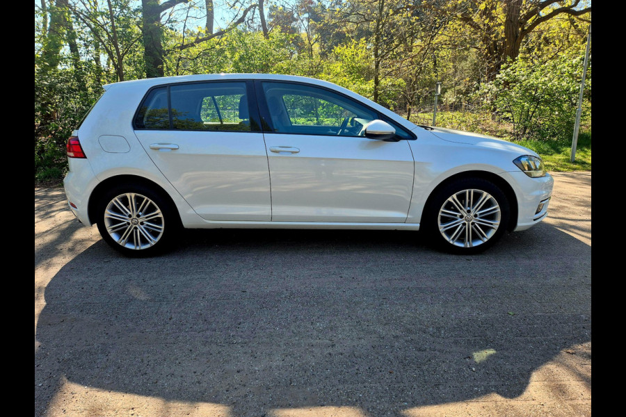 Volkswagen Golf 1.0 TSI Comfortline / Navigatie / Climate Control
