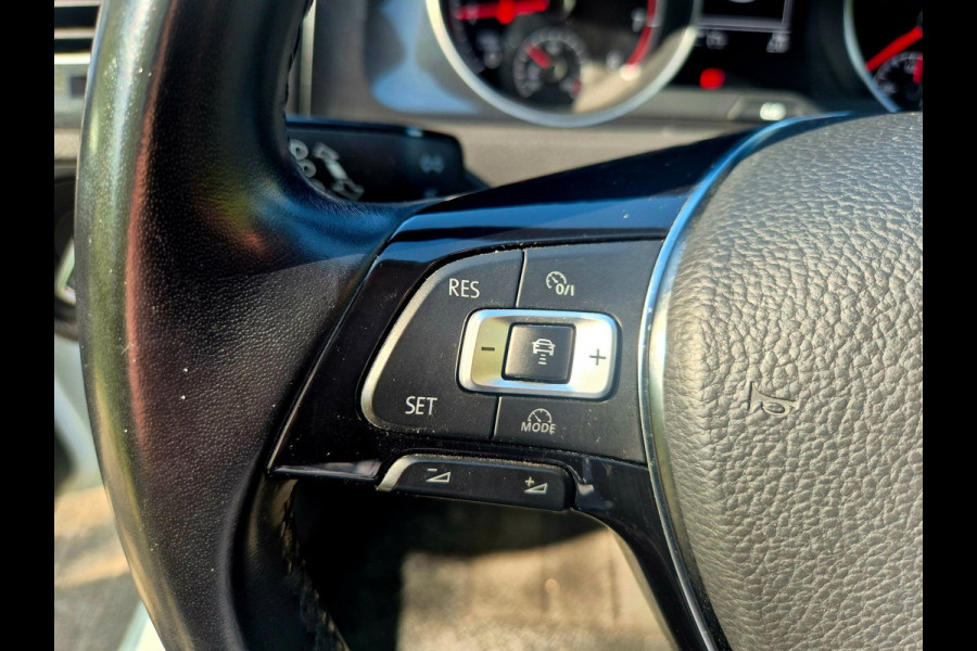 Volkswagen Golf 1.0 TSI Comfortline / Navigatie / Climate Control