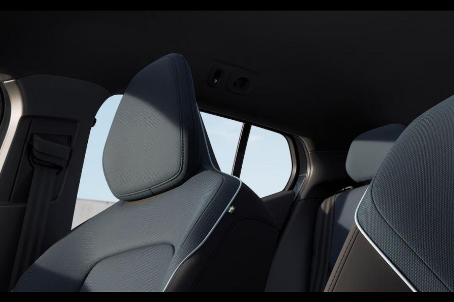 Volvo EX30 Single Motor Extended Range Plus Europa 69 kWh / Extra getint glas / Stoelverwarming / Stuurverwarming / Achteruitrijcamera / Elektrisch verstelbare stoelen / 20" velgen