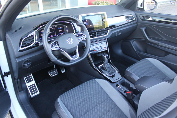 Volkswagen T-Roc Cabrio 1.5 TSI 150PK AUTOMAAT R-LINE BLACK STYLE | AFNEEMBARE TREKHAAK | ACHTERUITRIJCAMERA | NAVIGATIE  | IQ LIGHT MATRIX KOPLAMPEN | DAB+ RADIO | DRAADLOOS APPLE CARPLAY/ANDROID AUTO | ADAPTIVE CRUISE CONTROL | STOEL/STUUR VERWARMING | 18" LICHTMETALEN VELGEN BLACK | PARKEERSENSOREN VOOR + ACHTER | VIRTUAL COCKPIT | DODEHOEK DETECTIE | R-LINE BEKLEDING | DAB+ RADIO |