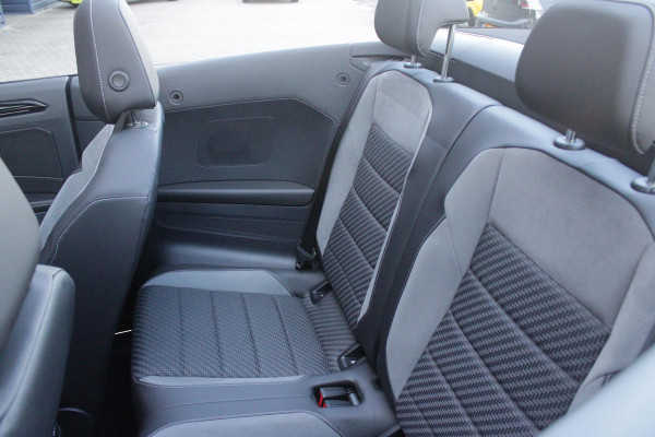 Volkswagen T-Roc Cabrio 1.5 TSI 150PK AUTOMAAT R-LINE BLACK STYLE | AFNEEMBARE TREKHAAK | ACHTERUITRIJCAMERA | NAVIGATIE  | IQ LIGHT MATRIX KOPLAMPEN | DAB+ RADIO | DRAADLOOS APPLE CARPLAY/ANDROID AUTO | ADAPTIVE CRUISE CONTROL | STOEL/STUUR VERWARMING | 18" LICHTMETALEN VELGEN BLACK | PARKEERSENSOREN VOOR + ACHTER | VIRTUAL COCKPIT | DODEHOEK DETECTIE | R-LINE BEKLEDING | DAB+ RADIO |
