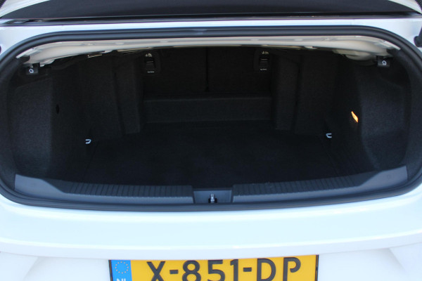 Volkswagen T-Roc Cabrio 1.5 TSI 150PK AUTOMAAT R-LINE BLACK STYLE | AFNEEMBARE TREKHAAK | ACHTERUITRIJCAMERA | NAVIGATIE  | IQ LIGHT MATRIX KOPLAMPEN | DAB+ RADIO | DRAADLOOS APPLE CARPLAY/ANDROID AUTO | ADAPTIVE CRUISE CONTROL | STOEL/STUUR VERWARMING | 18" LICHTMETALEN VELGEN BLACK | PARKEERSENSOREN VOOR + ACHTER | VIRTUAL COCKPIT | DODEHOEK DETECTIE | R-LINE BEKLEDING | DAB+ RADIO |